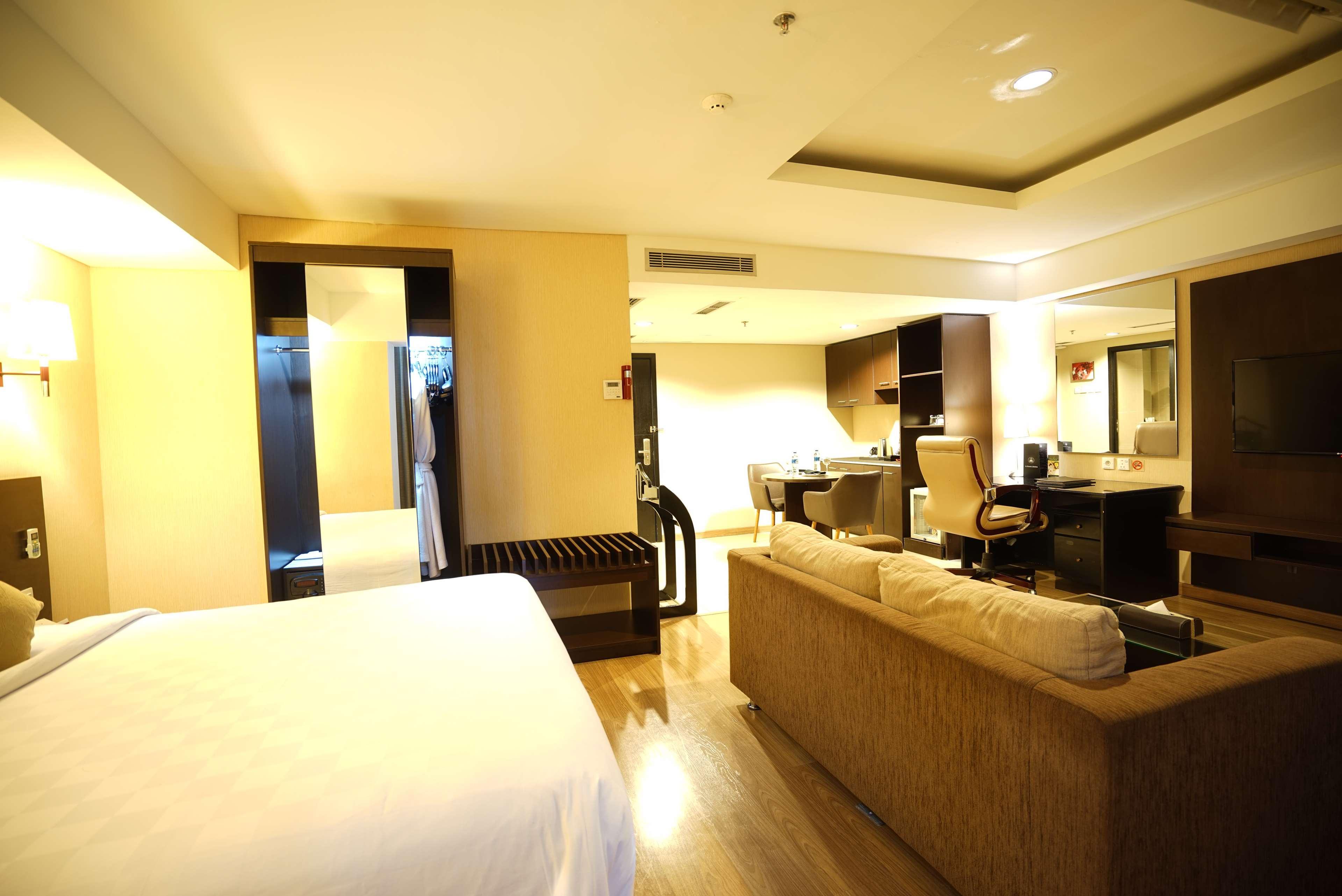 Best Western Premier The Hive Jakarta Exterior foto